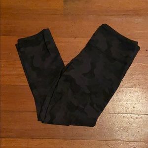 lululemon camo wunder under crop